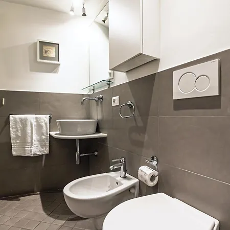 As Feel - Piazza Dei Satiri روما