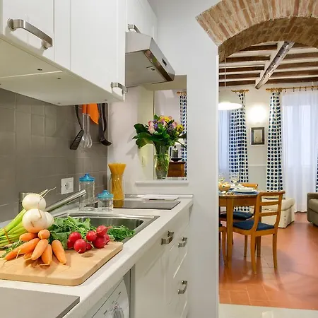 Piazza Dei Satiri Apartment *